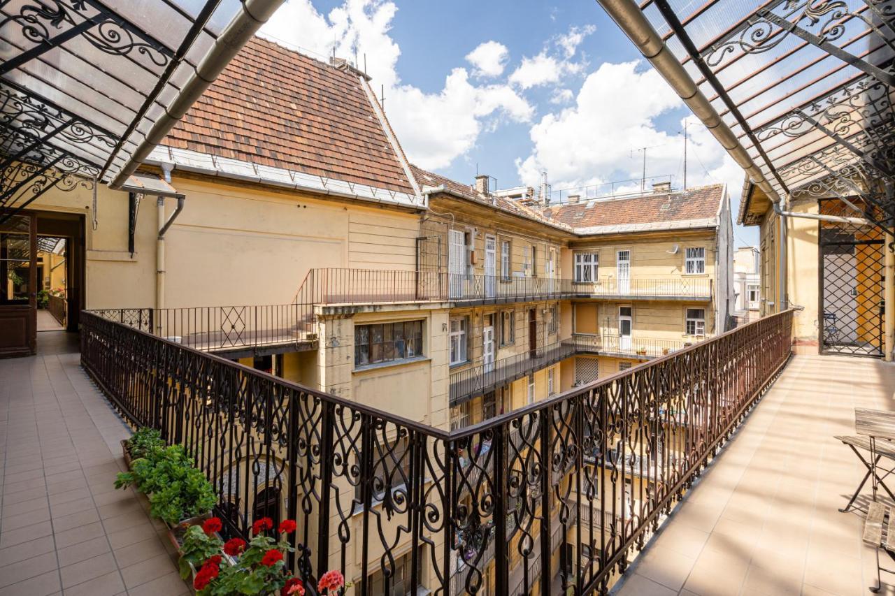Sky Way Apartment Budapest Exteriör bild