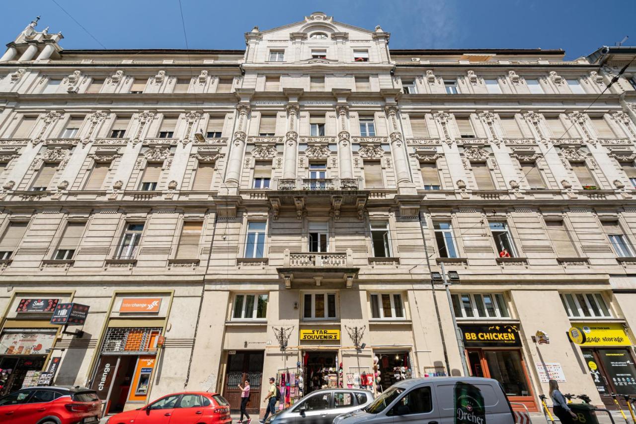 Sky Way Apartment Budapest Exteriör bild